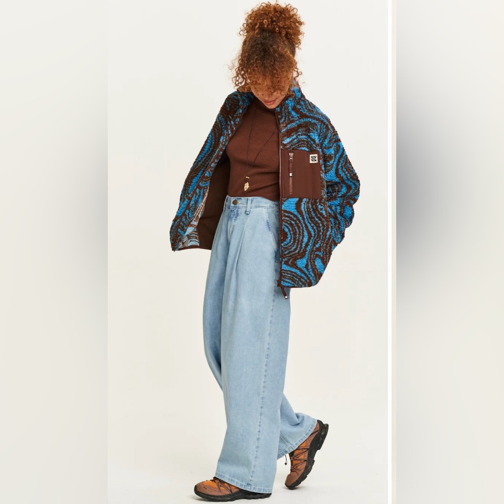 Lucy & Yak Cole Super Wide Leg Jeans: ORGANIC DENIM - Light Wash Blue. Size 28